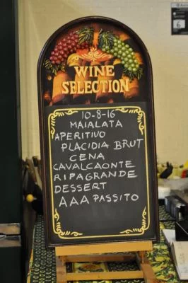 Un petit temple du vin d'excellente qualité.