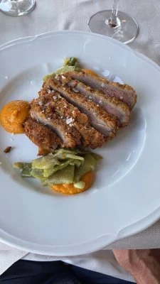 Un excellent déjeuner et de très bons vins