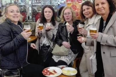 Thumbnail Tapas-Spaziergang durch Madrid am Abend – mit Geschichte und lokalen Köstlichkeiten
