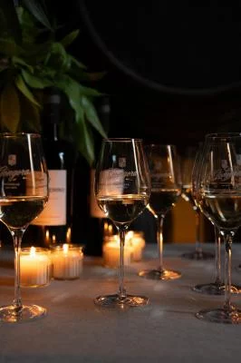 Thumbnail Visita a una bodega al atardecer y cata de vinos en Bodegas Góngora, en Sevilla