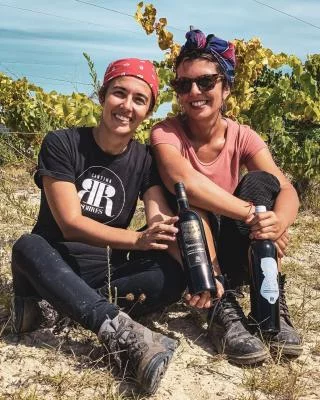 Thumbnail Dégustation de vins artisanaux animée par le propriétaire, avec accords mets-vins, à la Cantina Sorres à Sennori