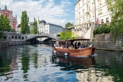 Thumbnail Crucero con cata de vinos por el río Ljubljanica en Liubliana
