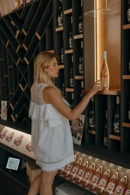 Thumbnail Degustazione di vini rosati biologici con prodotti locali al Podere dei Folli, sul Lago di Garda