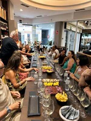 Thumbnail 5 vinos andaluces y tapas locales en la Vinoteca Malaleche Narbona Solís de Málaga
