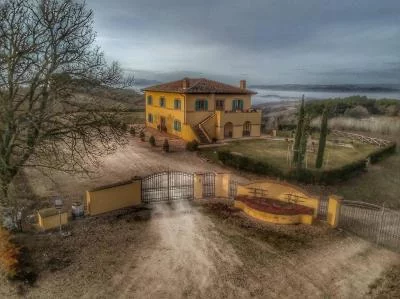 Thumbnail Degustazione di vino guidata dal proprietario con prodotti umbri alla Cantina Peppucci di Todi