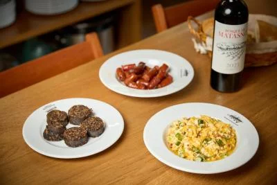 Thumbnail Dégustation de vins gastronomiques et déjeuner castillan au Bosque de Matasnos, dans la Ribera del Duero