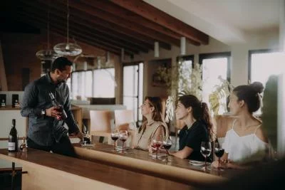 Thumbnail „Essence“-Wochenende in der Nähe von Modena: Zwei Nächte voller Genuss, Wein und Ferrari im Opera02 Wine Resort