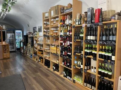Thumbnail Weinprobe in der Wachau mit Aprikosenspezialitäten bei „Marille &amp; Wein“ in Melk