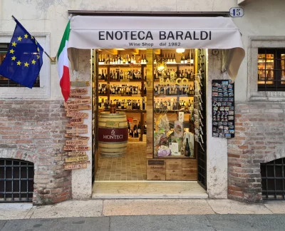 Thumbnail Degustazione di vino veronese con Amarone e specialità locali all’Enoteca Baraldi