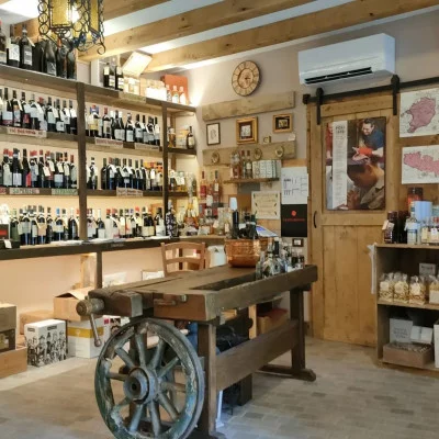 Thumbnail Degustazione di vino veronese con Amarone e specialità locali all’Enoteca Baraldi