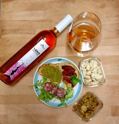 Thumbnail Scoperta eno-gastronomica vulcanica con un pranzo leggero all'Oro d'Etna