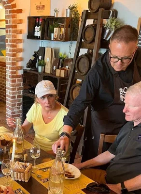 Thumbnail Dégustation de vinaigre balsamique dans une vieille trattoria de Bologne
