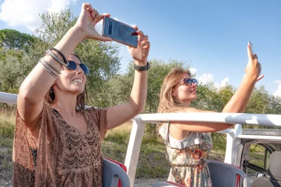 Thumbnail Wine Tour del Chianti in piccolo gruppo in Open-Top Van da Firenze