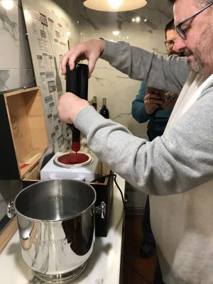 Thumbnail Mezcla de vinos: Elabora tu propio vino de mezcla supertuscana en el corazón de Florencia