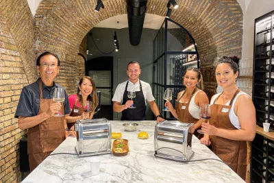 Thumbnail Corso di pasta fresca e tiramisù con vino a volontà a Roma