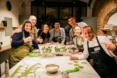 Thumbnail Clase de cocina de pasta y tiramisú con vino gratis en Roma