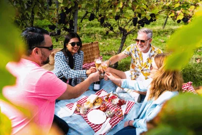 Thumbnail Wine tour del Sussex in autobus d'epoca con partenza da Brighton