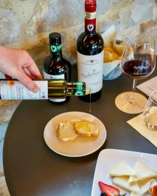 Thumbnail Degustazione di vino e visita guidata al Castello La Leccia a Castellina in Chianti
