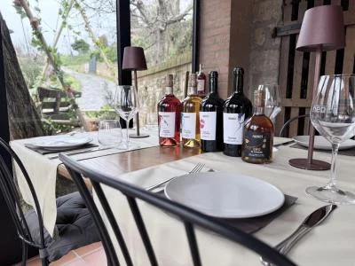 Thumbnail Exklusive Weinproben in der Nähe von Montepulciano: Entdecke die Hügelweine der Toskana