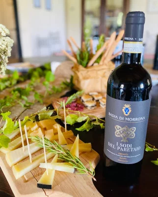 Thumbnail Visita a la antigua abadía del siglo XII, visita a la bodega y cata de vinos con almuerzo ligero en Badia di Morrona