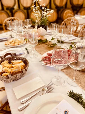 Thumbnail Besuch der alten Abtei aus dem 12. Jahrhundert, Besichtigung des Weinguts und Weinprobe mit leichtem Mittagessen in Badia di Morrona