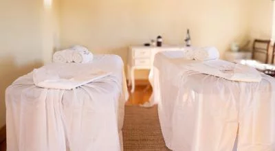 Thumbnail Sabores y Sensaciones: Cata de vinos con vinoterapia en Margaval Vinhos