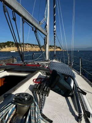 Thumbnail Excursión privada en velero desde Nápoles con cata de vinos dirigida por un sumiller