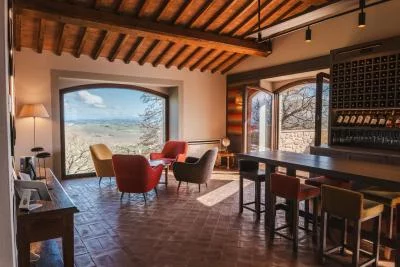 Thumbnail La Dolce Vita: Weinprobe, Keller- und Weinbergstour mit Mittagessen in Torre Bisenzio