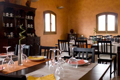 Thumbnail Cata de vinos y comida en la Única Bodega del Desierto de Almería en Bodegas Perfer