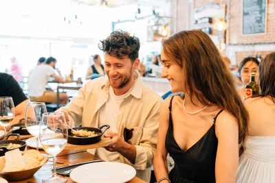 Thumbnail Visite gastronomique de Séville : Tapas, vin et toits