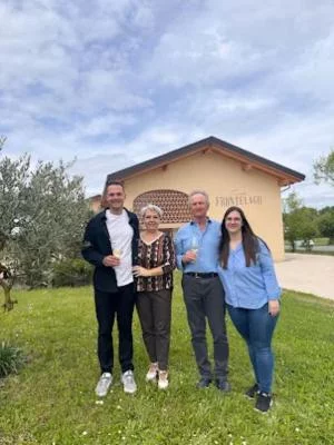 Thumbnail Vertikale Lugana-DOC-Verkostung mit regionalen Produkten auf der Tenuta Frontelago in Sirmione