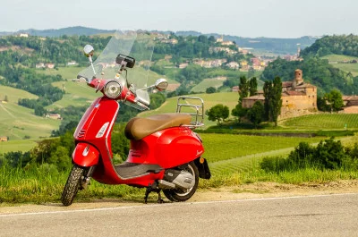 Thumbnail Private Vespa-Tour durch die Hügel von Barolo und Barbaresco mit Weinstopp