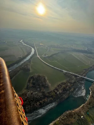Thumbnail Exklusive Heißluftballonfahrt am Fuße der Alpen