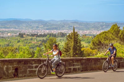 Thumbnail Excursión en grupo reducido desde Florencia: Aventura en bicicleta eléctrica por Fiesole con cata de aceite de oliva