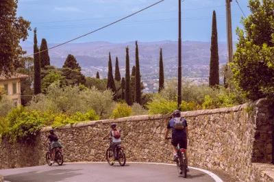 Thumbnail Excursión en grupo reducido desde Florencia: Aventura en bicicleta eléctrica por Fiesole con cata de aceite de oliva