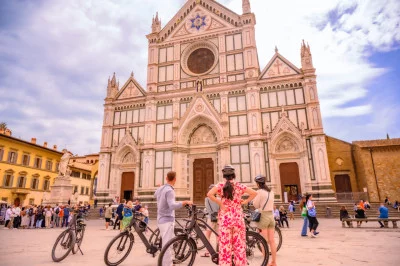 Thumbnail Tour guidato in bicicletta elettrica per piccoli gruppi di Firenze e Piazzale Michelangelo con degustazione a sorpresa
