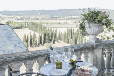 Thumbnail Descubre Morisfarms: Cata de vinos con vistas al Golfo de Follonica