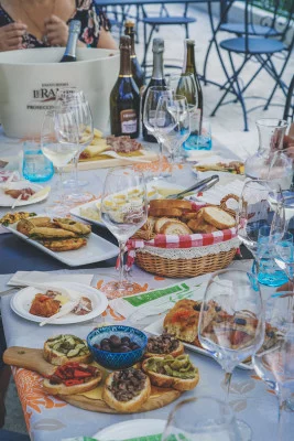 Thumbnail Tour privato dei vini delle colline del Prosecco da Venezia con light lunch
