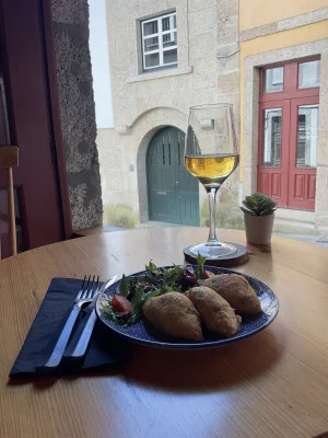 Thumbnail Degustación de Vinos Portugueses Artesanales y Tapas en el Corazón de Amarante