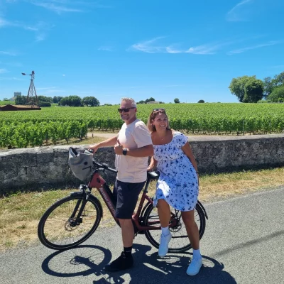 Thumbnail Aventure en vélo éléctrique dans les vignobles de Bordeaux : Visites de châteaux, Saint-Émilion et déjeuner