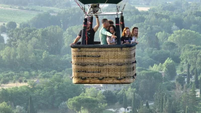 Thumbnail La Toscane vue du ciel : Vol en montgolfière dans le Chianti avec toast au champagne