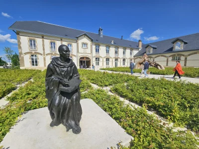 Thumbnail Da Reims: Un fantastico tour privato dello champagne con una degustazione unica di Ruinart