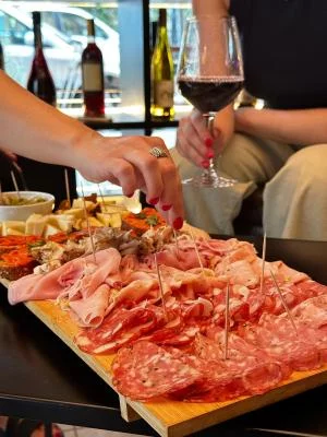 Thumbnail Palermo Rebel Wines: Verkostung mit lokalen Häppchen im Stadtzentrum