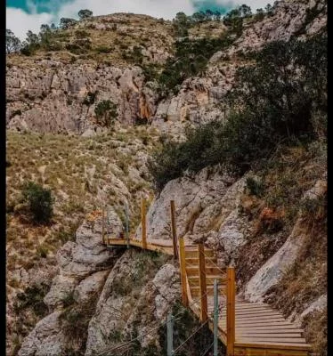 Thumbnail Tour del ponte sospeso di Relleu e dei sapori autentici dei villaggi con prelievo nella provincia di Alicante