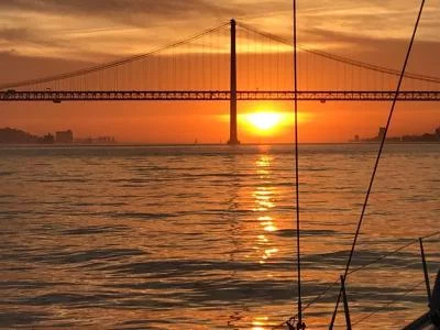 Thumbnail Sail &amp; Dine Sunset in Lissabon: Segelboottour &amp; Weinprobe