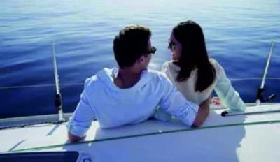 Thumbnail Excursión romántica privada en velero y cata de vinos en Lisboa