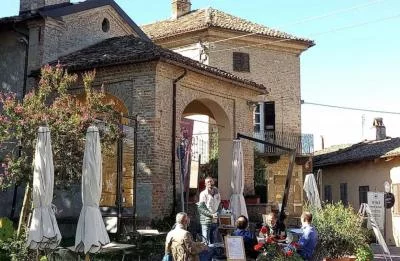 Thumbnail Dégustation de vins et collations à Neive, au cœur des Langhe