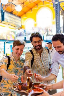 Thumbnail Visite guidée de Budapest : Du marché à la taverne avec plus de 14 dégustateurs et vins