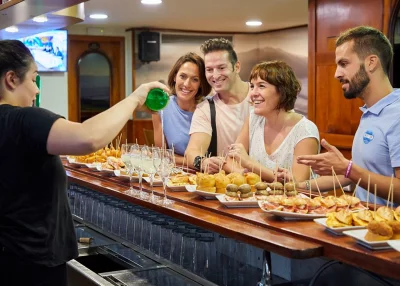 Thumbnail Tour privato del Pintxo con i vini DO a San Sebastian