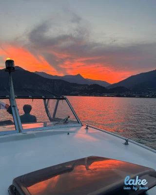 Thumbnail Lovere : Excursion en bateau sur le lac Iseo avec une bouteille de Franciacorta